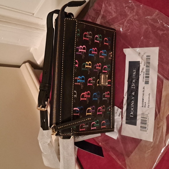🎁 NEW Dooney & Bourke Leather Signature Collection Pink / Black Crossbody - Picture 6 of 6